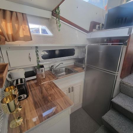 Beautiful And Comfy Boat In Barcelona With Boat Tour Option Otel Dış mekan fotoğraf