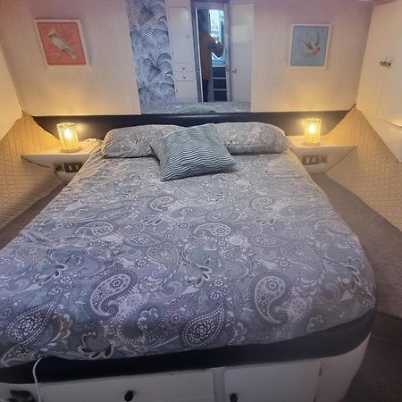 Beautiful And Comfy Boat In Barcelona With Boat Tour Option Otel Dış mekan fotoğraf