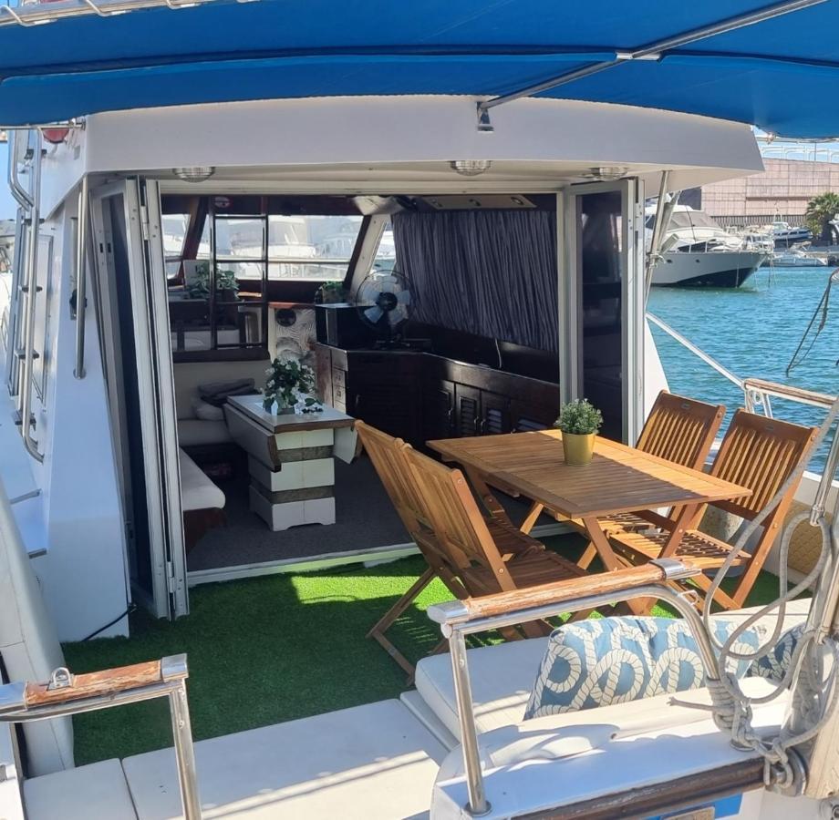 Beautiful And Comfy Boat In Barcelona With Boat Tour Option Otel Dış mekan fotoğraf