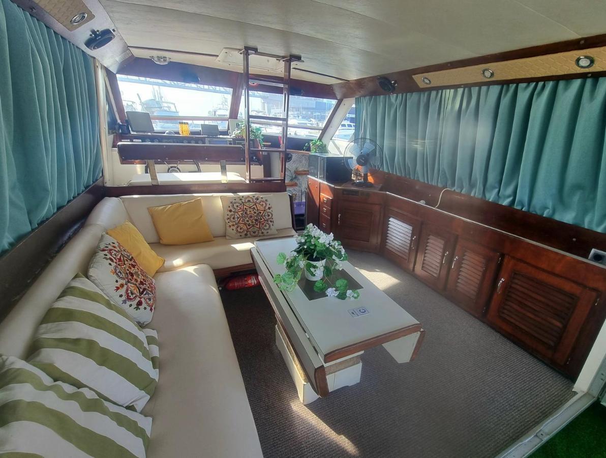 Beautiful And Comfy Boat In Barcelona With Boat Tour Option Otel Dış mekan fotoğraf