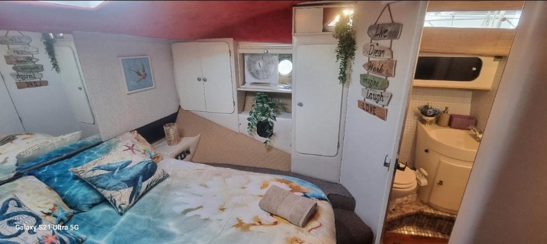 Beautiful And Comfy Boat In Barcelona With Boat Tour Option Otel Dış mekan fotoğraf